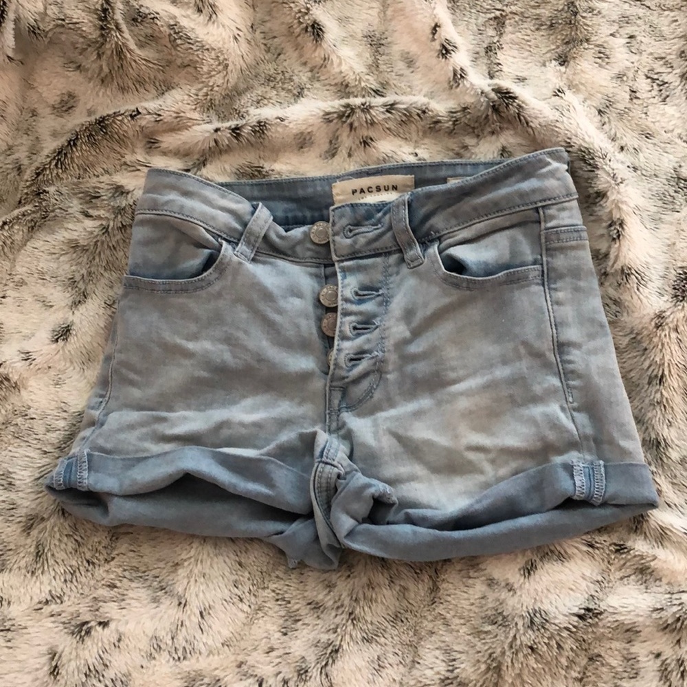 A light washy high rise shortie